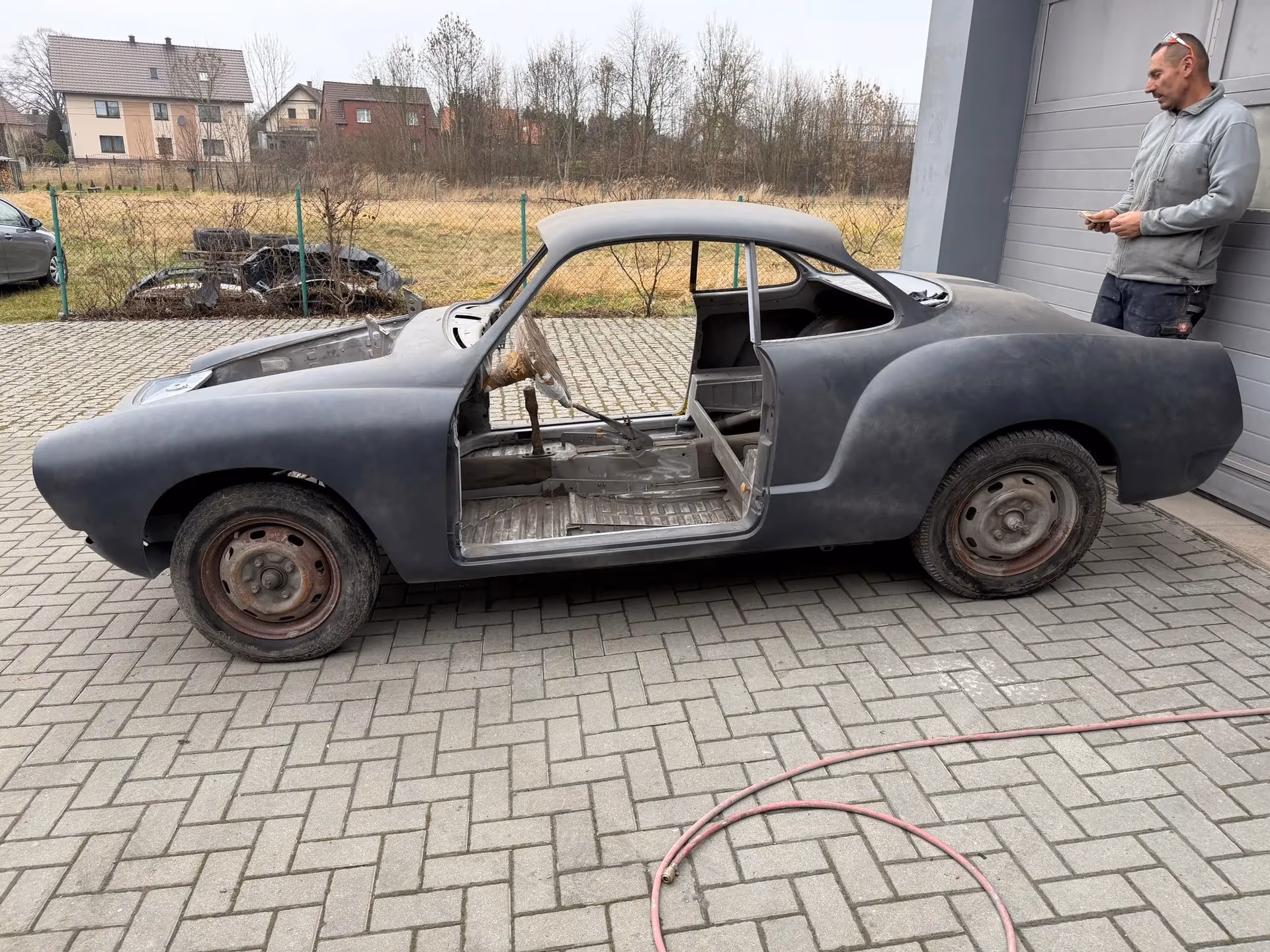 Karoseria VW Karmann Ghia po czyszczeniu laserowym. LaserSystem