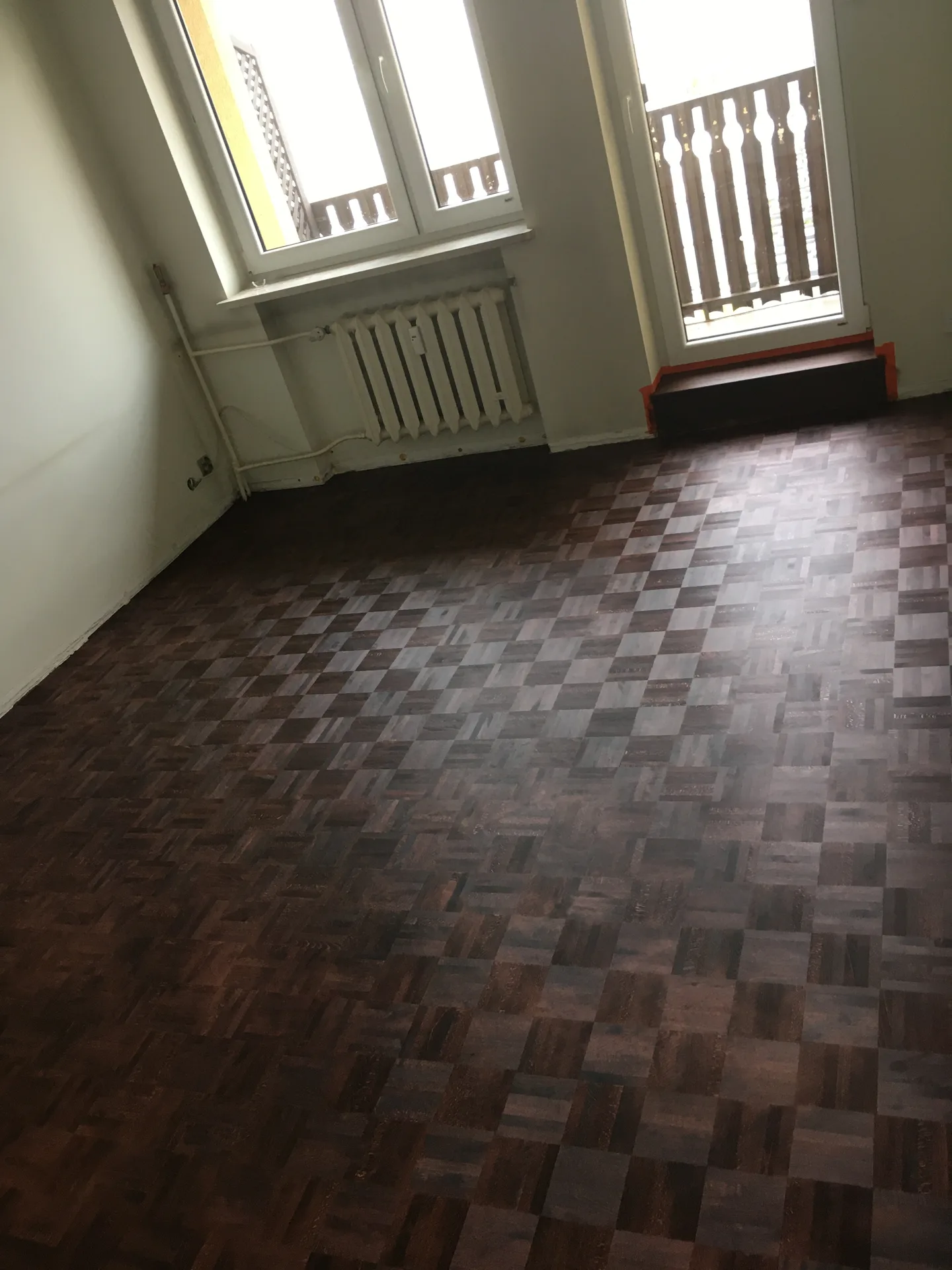 Barwiona podłoga — perspektywa